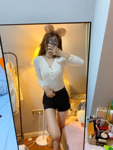 极品长腿嫩妹鲍鱼粉嫩小穴紧 身材苗条 皮肤白皙滑腻手