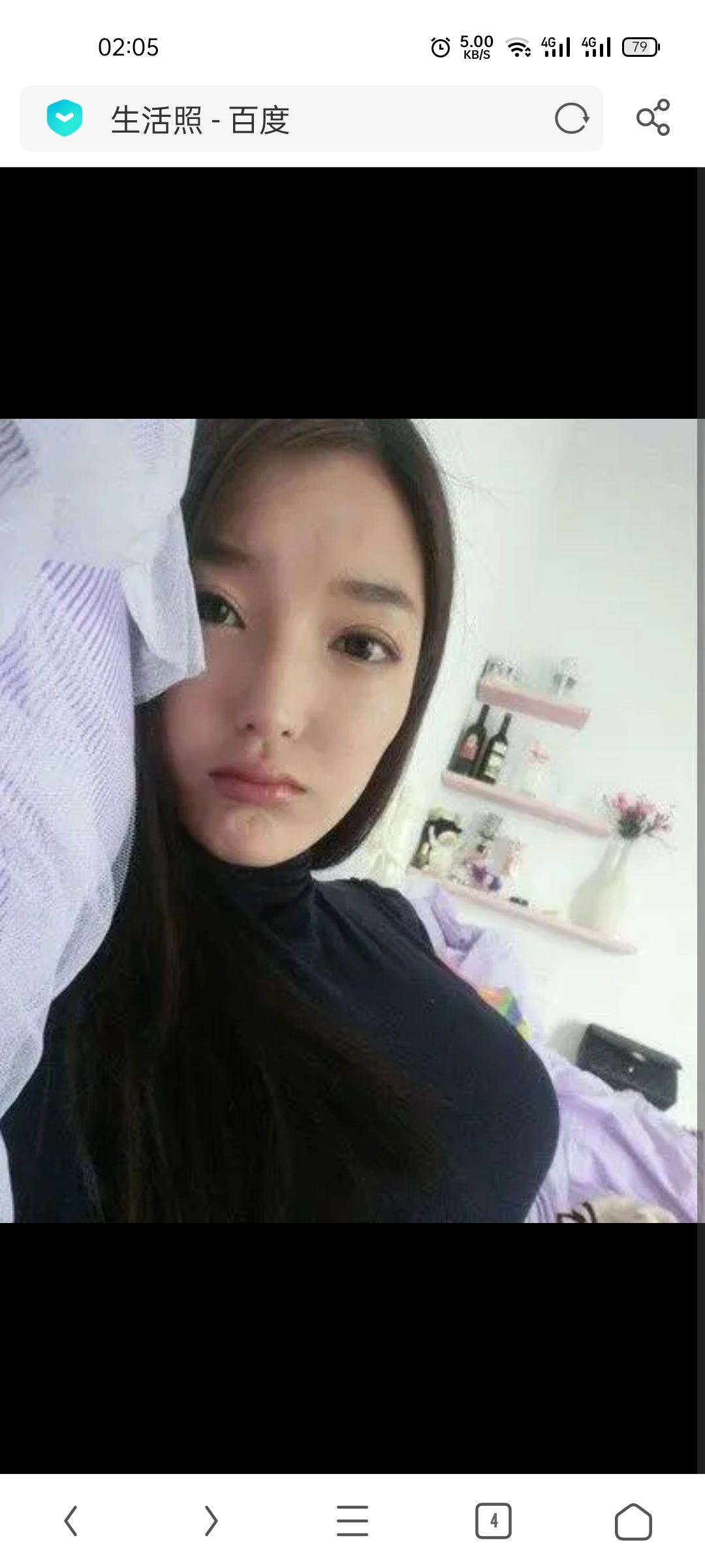 身材娇小，胸挺，皮肤紧致有弹性